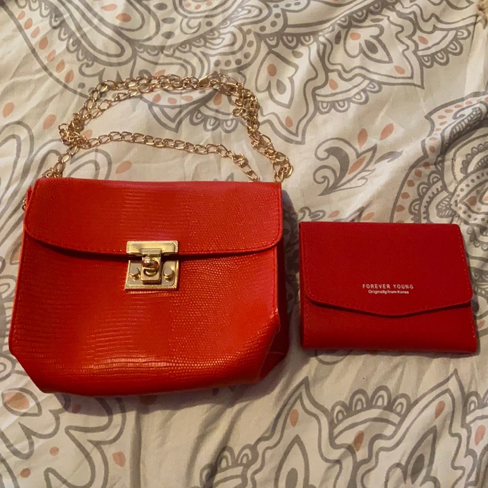 Red crosss body bag set